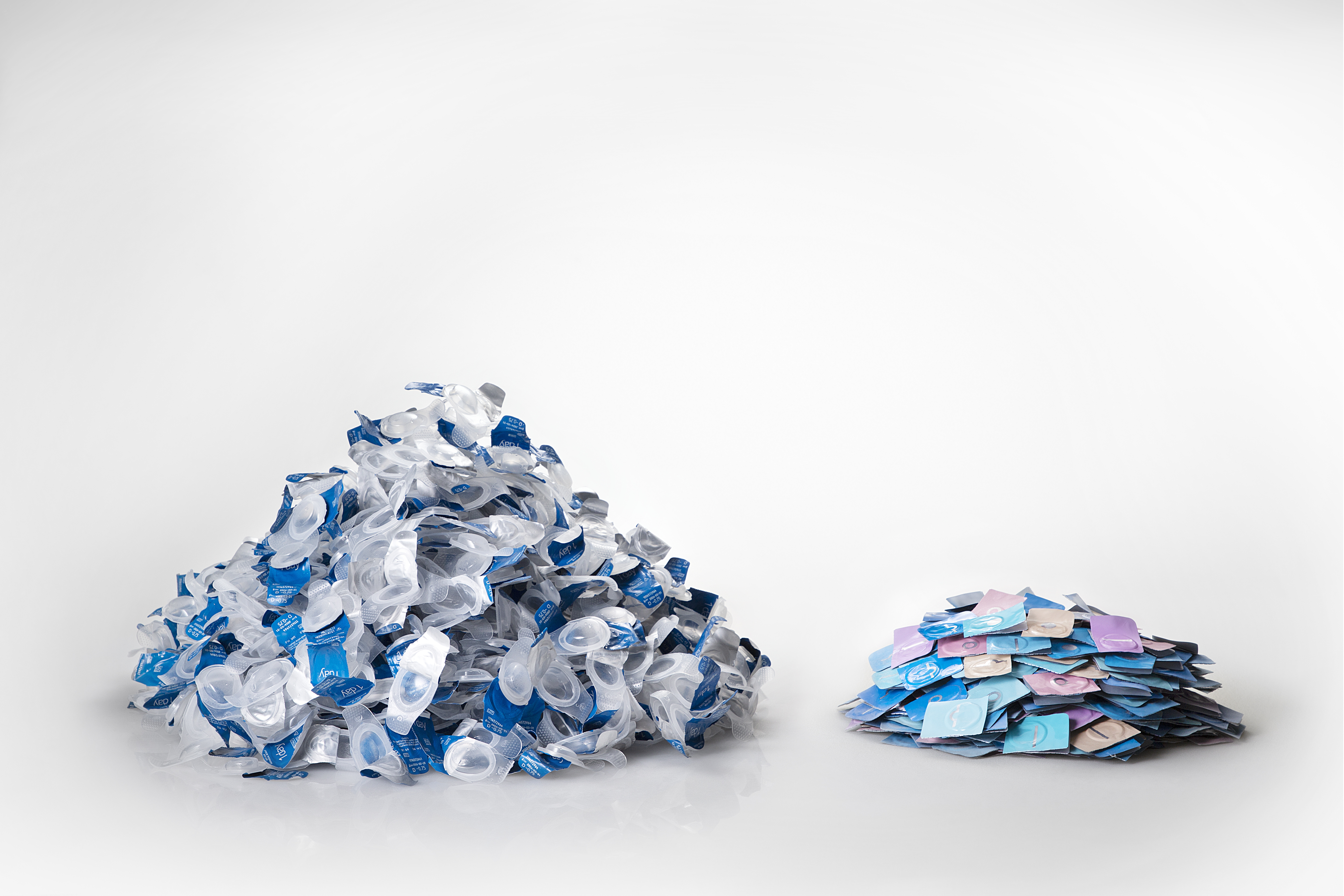 FlatPack_Photo_720-blisters_waste_vs-conventional