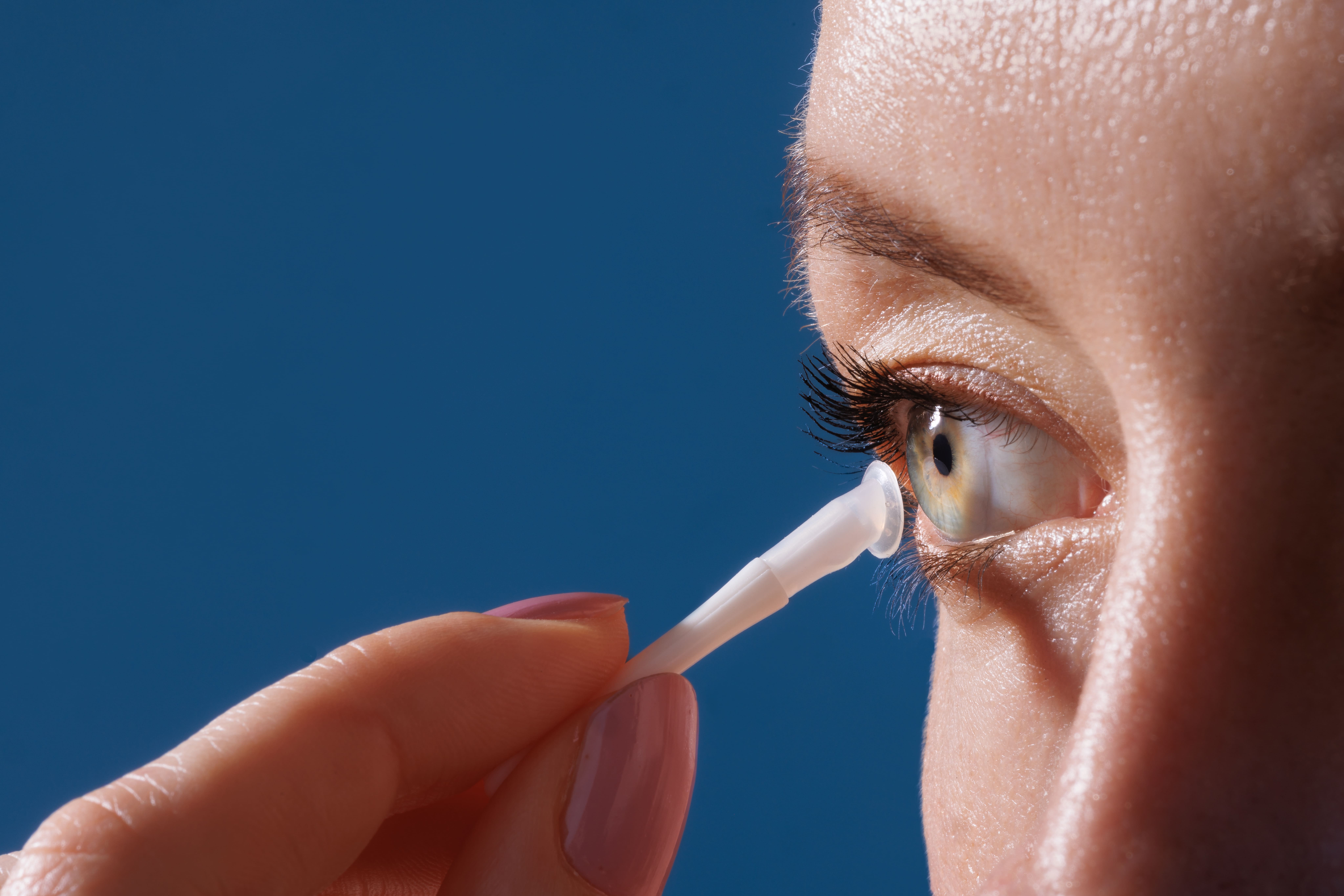 close-up-of-woman-applying-contact-lens-for-vision-2025-10-07-18-35-07-utc (1)